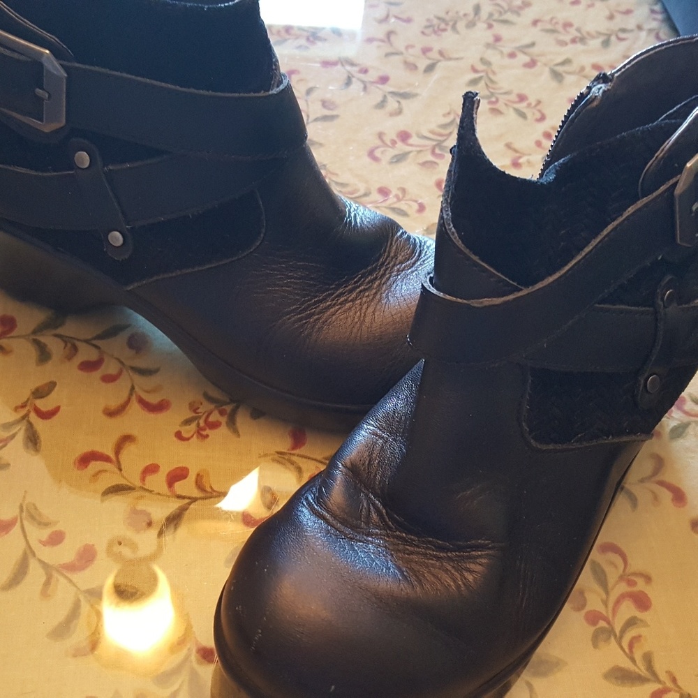 Used Black Alegria Eva